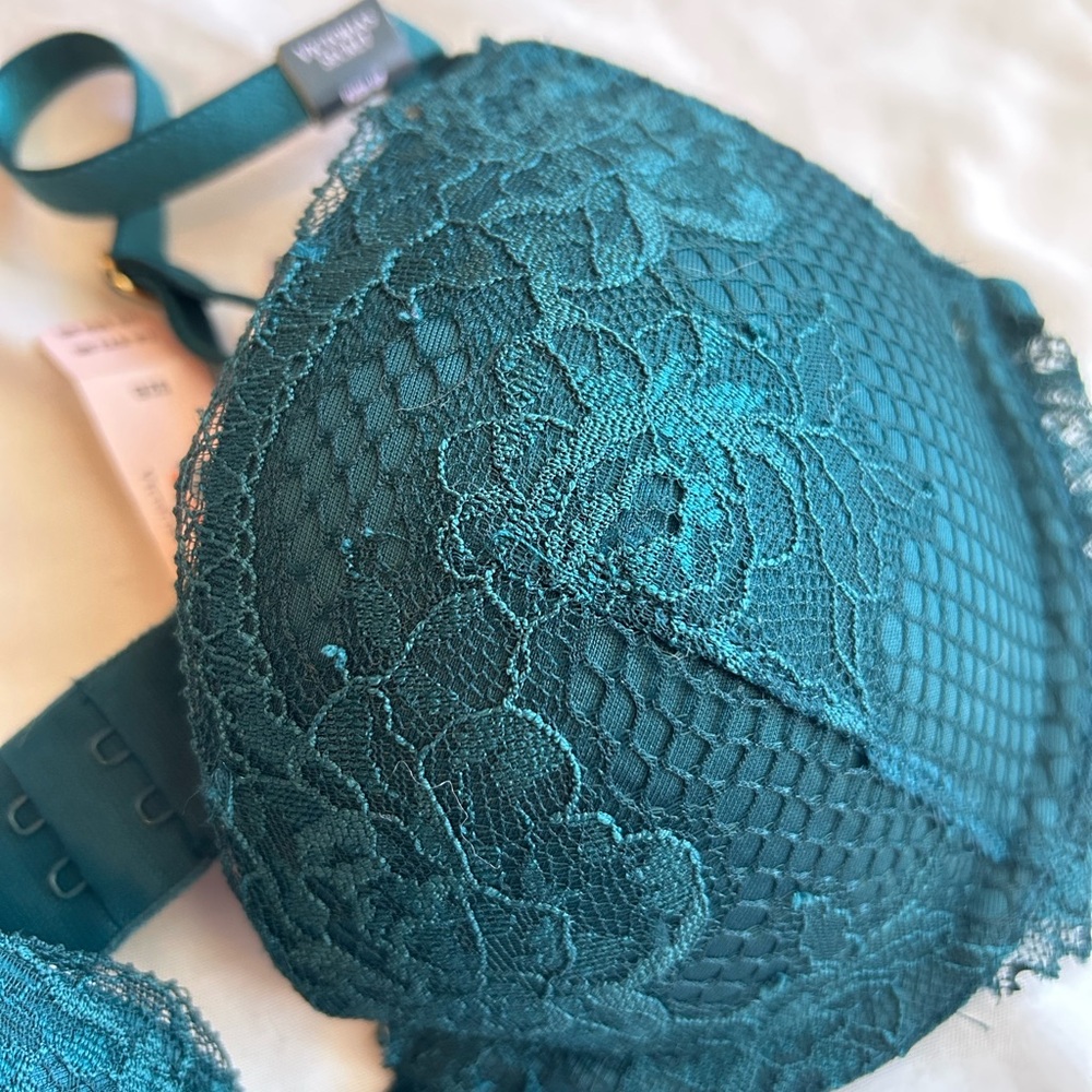 Victoria's Secret Turquoise Lace Bra